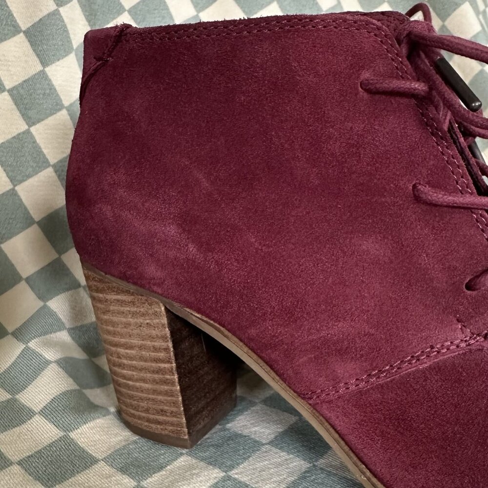 TOMS Size 9.5W  Lunata Red Suede Block Lace-Up Ankle Booties (More like a 10M) - Picture 2 of 7